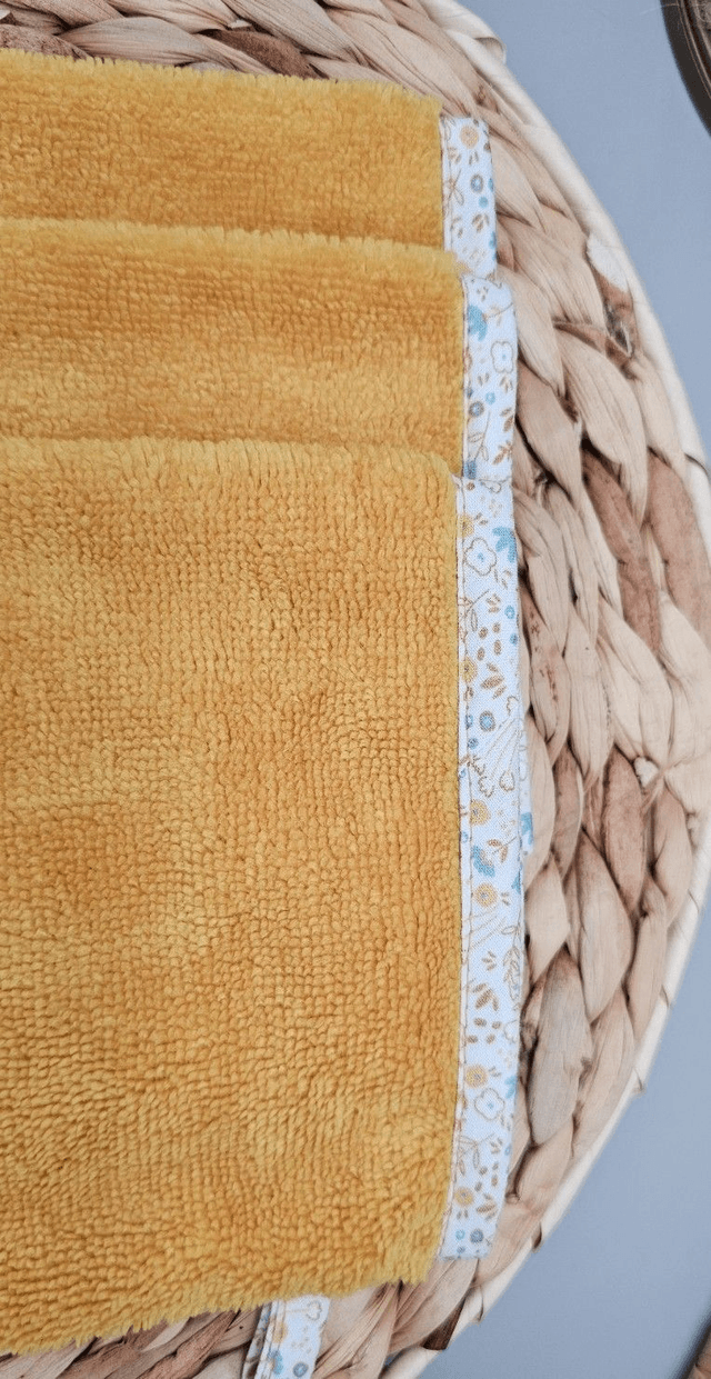 Gants de toilettes en éponge de bambou jaune moutarde