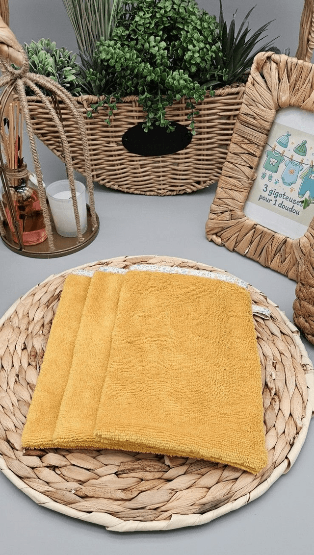 Gants de toilettes en éponge de bambou jaune moutarde